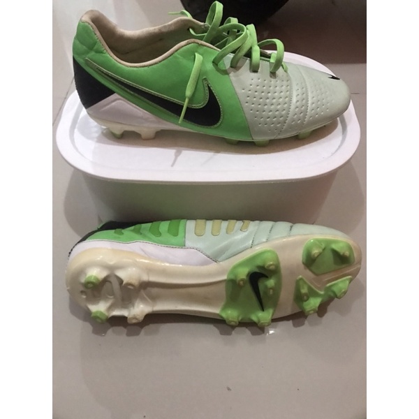sepatu bola Nike CTR 360 liberatto iii ori