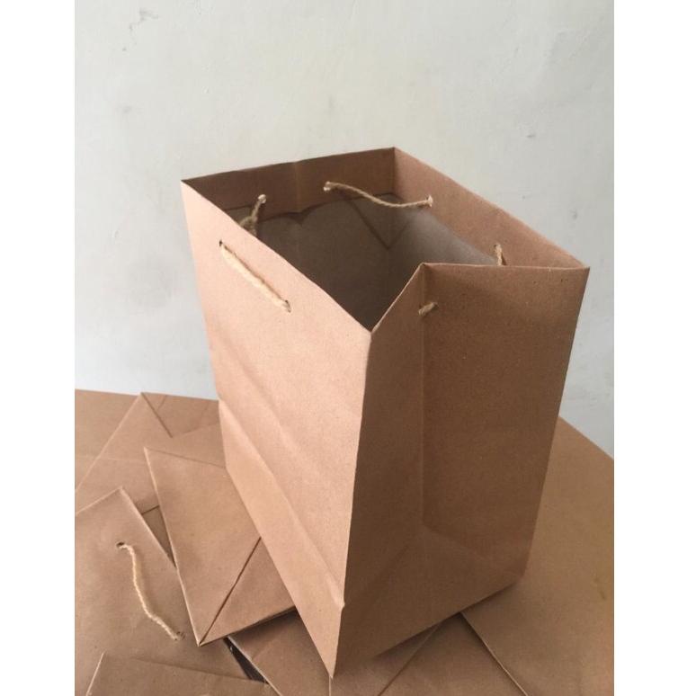 

ヽ (1 lusin) PAPERBAG POLOS/SABLON CRAFT COKLAT UKURAN 17.5x12x23cm (R5) ふ