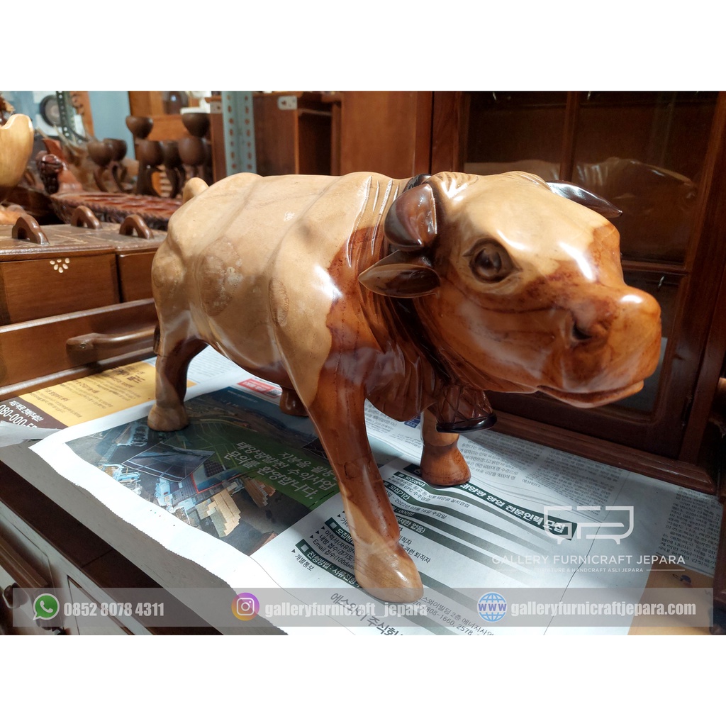 Patung Sapi Kayu Meh Solid 40cm