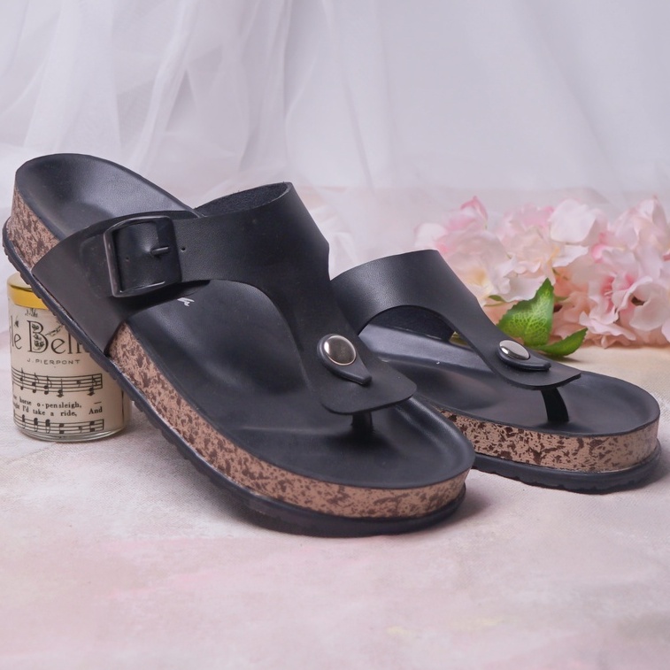 SARASARA YUK - LEONY Sandal Wanita Jepit Casual Size 36 - 40 Model Birken Sol Puyuh Sara Sara Sendal Cewek Rumahan Bahan Kulit Santai Strap Gesper Empuk 37 38 39 Warna Black Hitam Japit Anti Slip Premium Original Terbaru Shoes ORI Mall Official Store