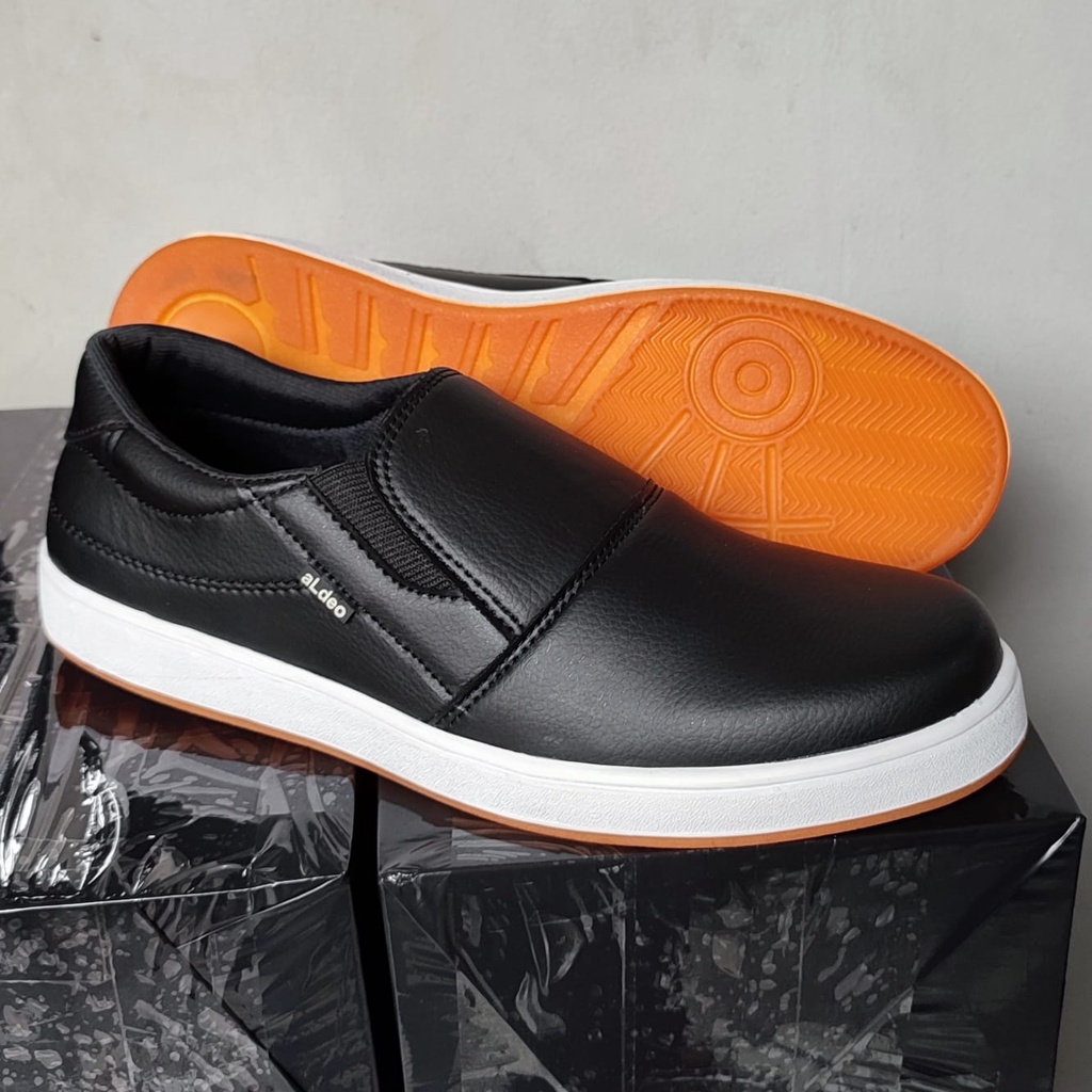 ALDEO S20 Sepatu Pria Casual Slip On Cowok Hitam Polos Original Lokal Terbaru Slop Santai Murah Buat Gaya Kerja