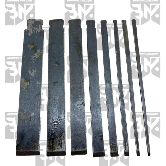 

Alat Ukir Tatah/Pahat Ukir Kayu Set 30Pcs Seri Bahan Baja Asli/Hss 064