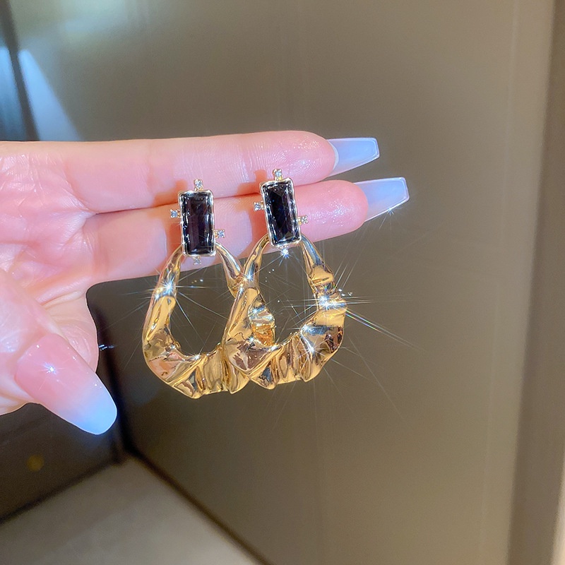 Anting bulat geometris logam lipit kepribadian wanita exaggerated gaya vintage