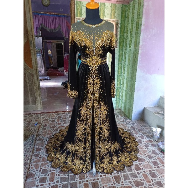 Kebaya bludru ekor payet jepang