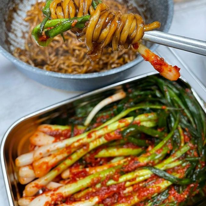 

KIMCHI CAMPUR SAWI 500G + DAUN BAWANG 500G