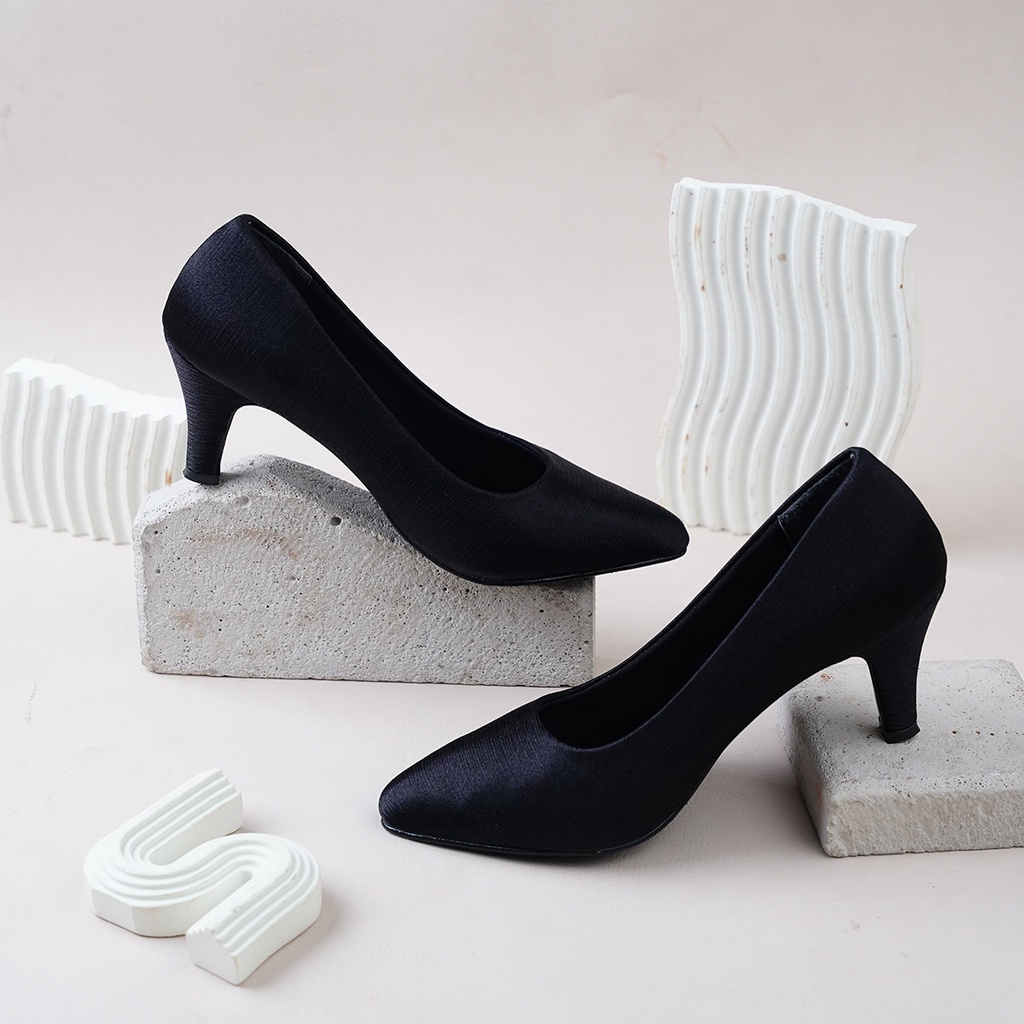 Sepatu Kerja Wanita Heel 7 Cm Maleeqa - Tiara Mode ( Bahan Saten ) Sepatu Pantofel wanita Terbaru 2023