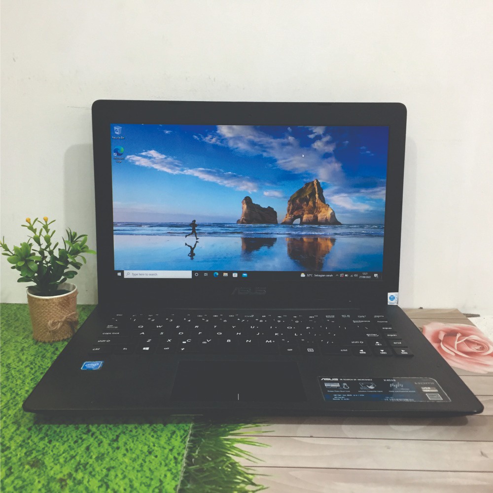 Laptop Asus 1 jutaan RAM 2GB Harddisk 500GB Layar 14in Siap Pakai