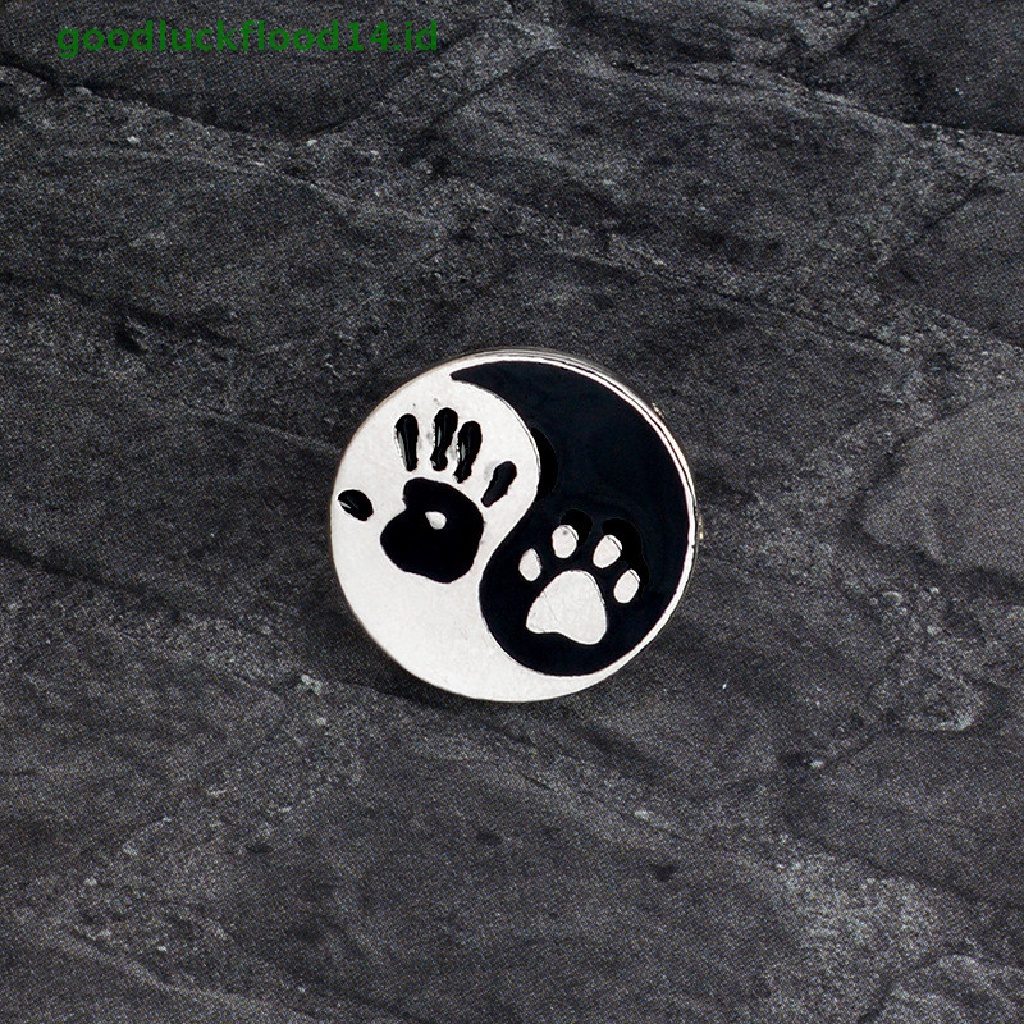 [GOOGFOUR] 1pc Taiji Liontin Bulat Hitam &amp; Putih Motif Tangan Manusia &amp; Pin Pin Motif Kaki Anjing Bros [TOP]