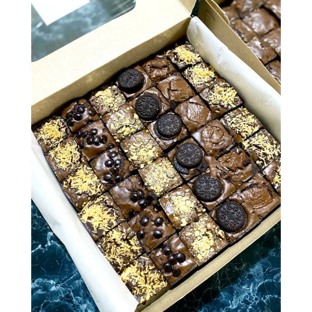 

Fudgy brownies TOPING 20x20 by Juragan_ameenah