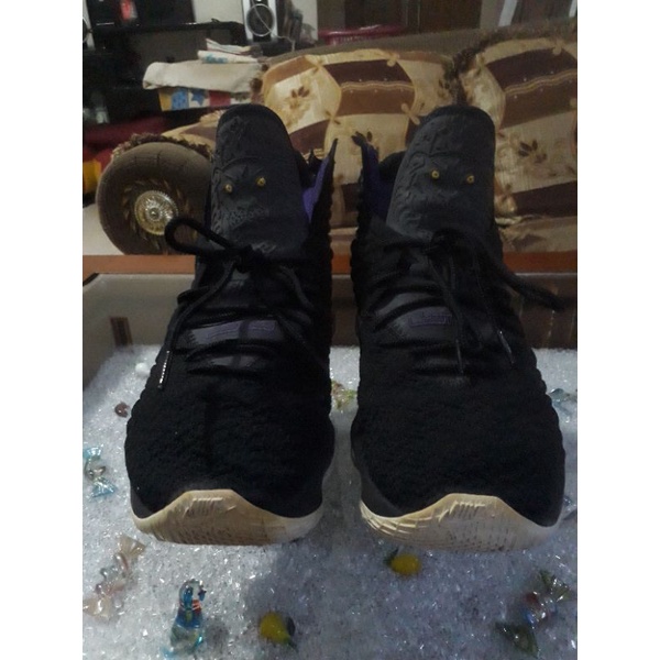 sepatu nike lebron 17 lakers second. harga nego wajar silahkan di chat