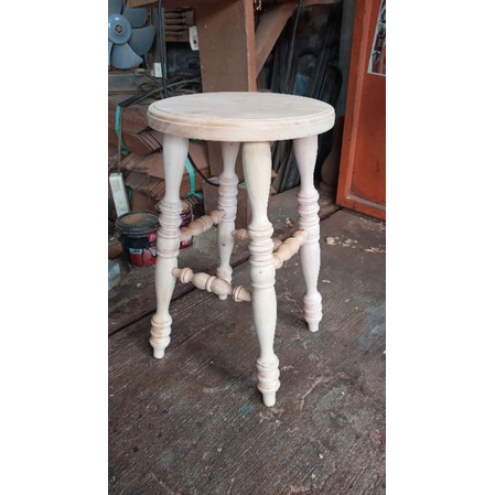 Meja bulat kayu Mahoni,,bulat 30cm,Tinggi 50cm