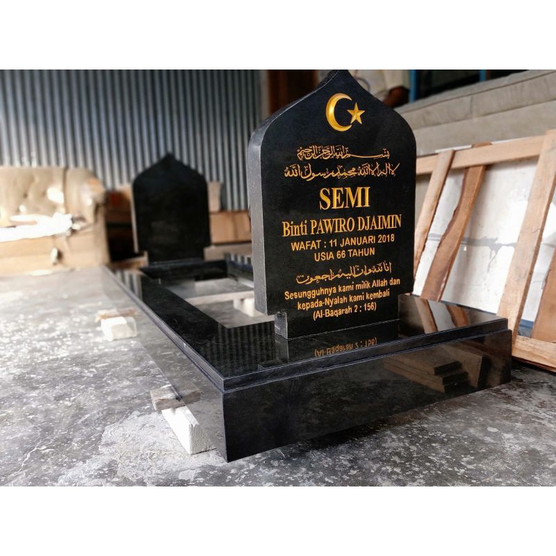 Kijjng Granit Hitam Nisan Besar