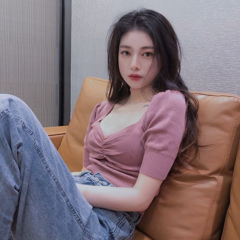 Red Musim Panas 2022 Versi Korea Baru dari Kecil Gadis Seksi V-Leher Puff Lengan Rajutan Sweter Wanita Jaring Merah Bagian Pendek Atasan Kemeja