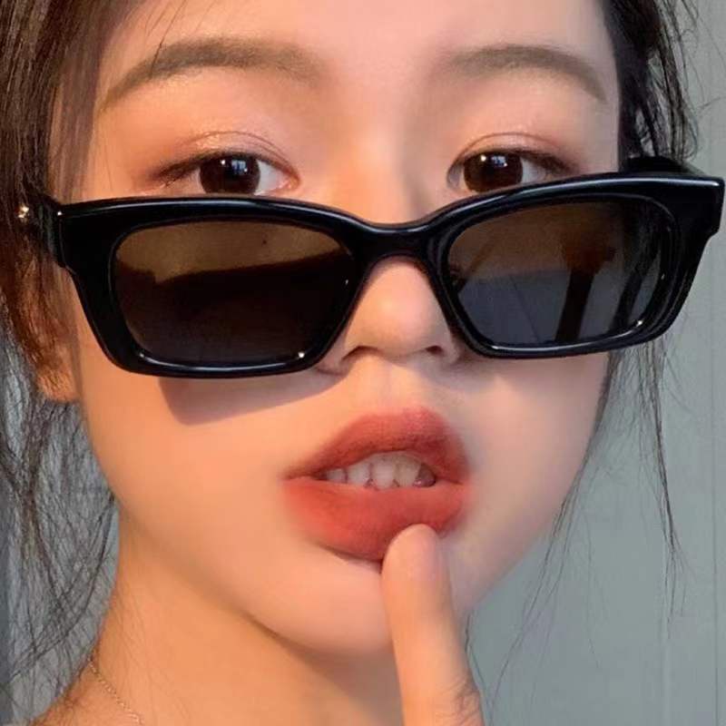 Kacamata Hitam Lensa Gelap Wanita Pria Fashion Show Sunglasses Korean Fashion Kacamata Lebar Viral Tik Tok Kecamata Jennie Kaca Mata Itam Item Korea Persegi Retro Vintage Model Gaya Baru Konser Pantai Banjarmasin Banjarbaru KCH20