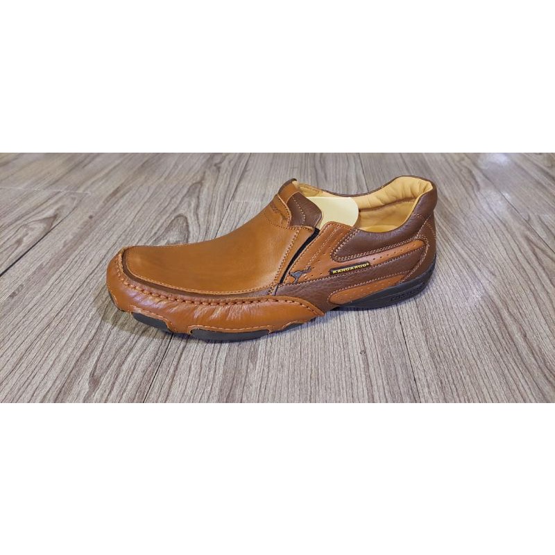 Sepatu kangaroo