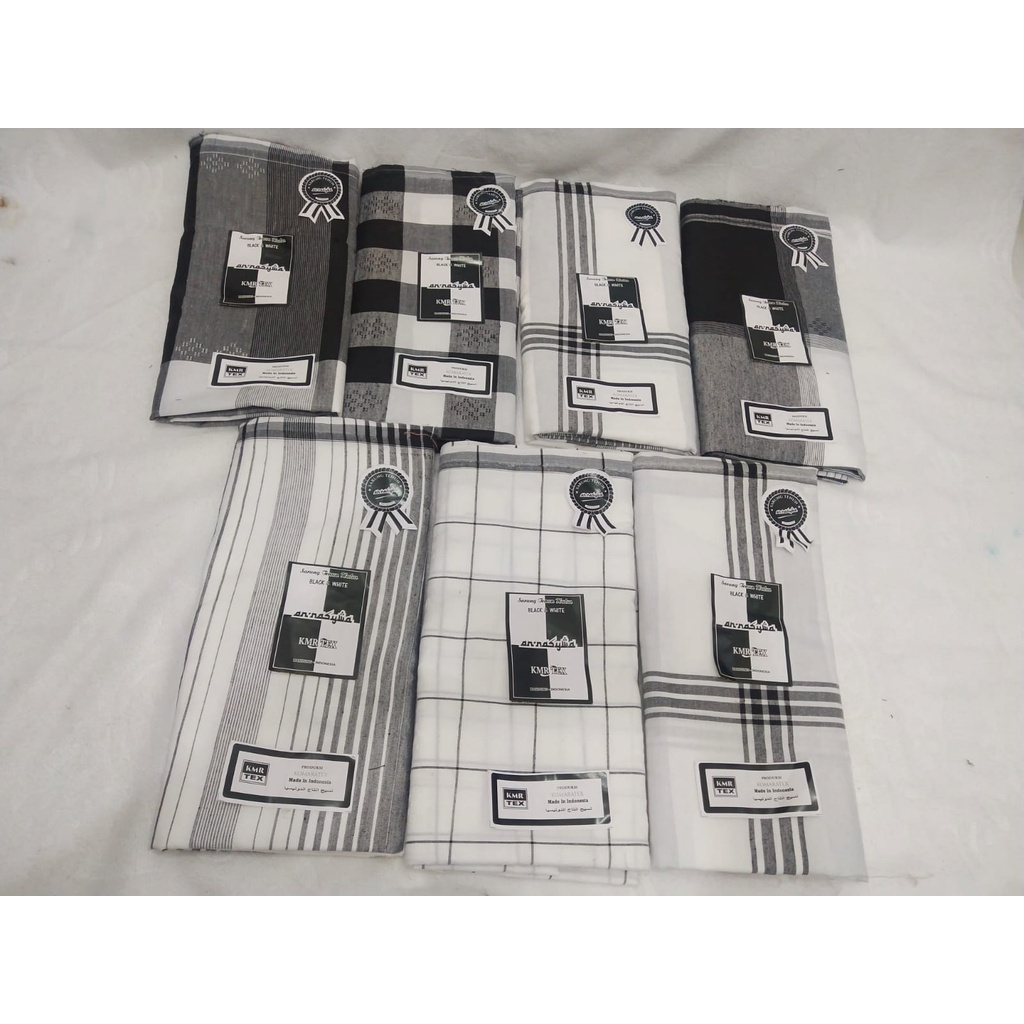 Sarung Murah Hitam putih Mika
