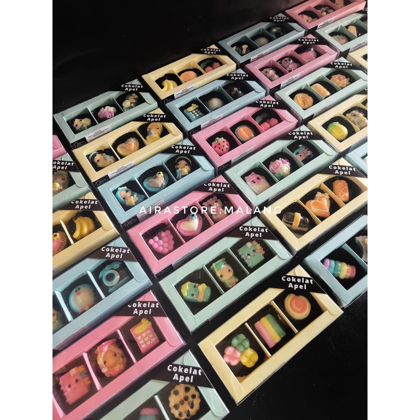 

Cokelat Custom Box Souvenir Pernikahan Anniversary Ulang Tahun 3 Sekat
