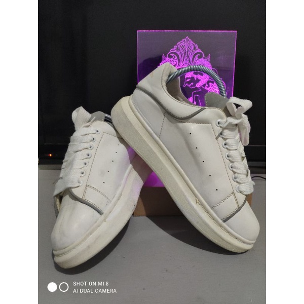 Sepatu Alexander McQueen sneaker white&silver size 42. Second Branded