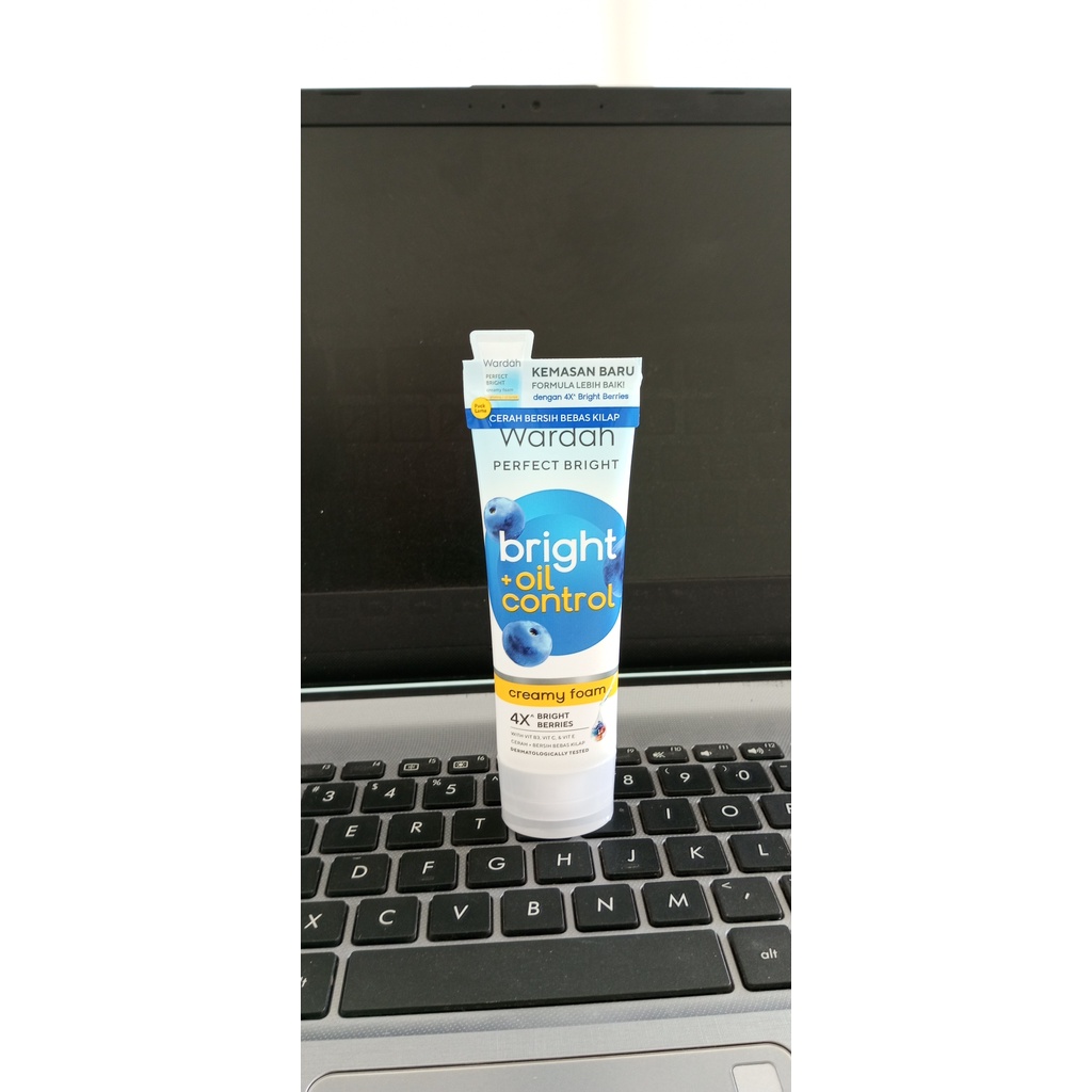 PAKET WARDAH PENGHILANG FLEK HITAM ( WARDAH LIGHTENING DAY CREAM 20 ML / NIGHT CREAM 20 ML / SERUM 30 ML / PERFECT BRIGHT OIL CREAMY FOAM 50 ML )