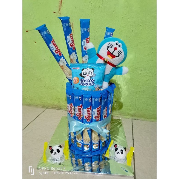 

ayilike snack tower doraemon custom Karawang / kue ulang tahun murah lucu, plus tarik money, tarik permen