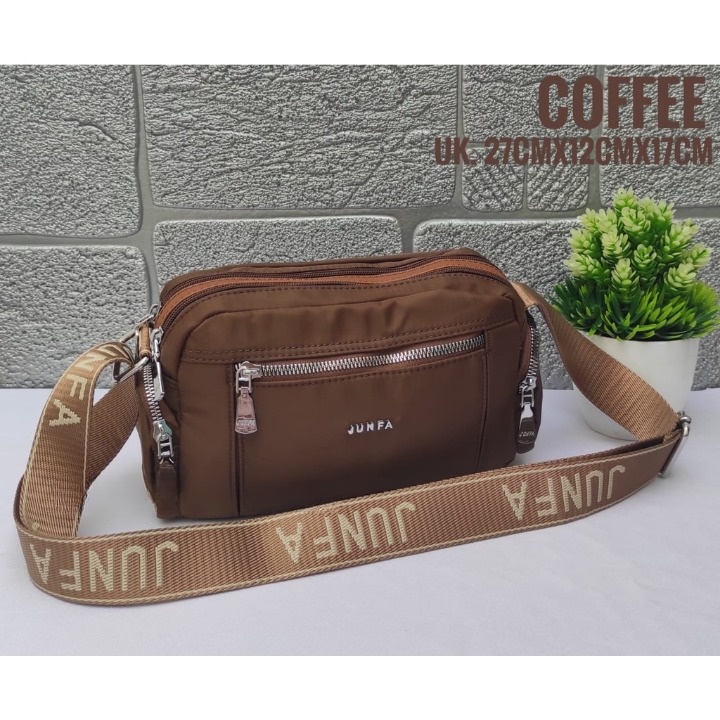 Tas Selempang Junfa 9780-362 Size 26x10x15 cm. Tas Wanita Tas Selempang wanita Import Tas Junfa Parasut BEST SELLER TERBARU BISA BAYAR DITEMPAT.!!!!