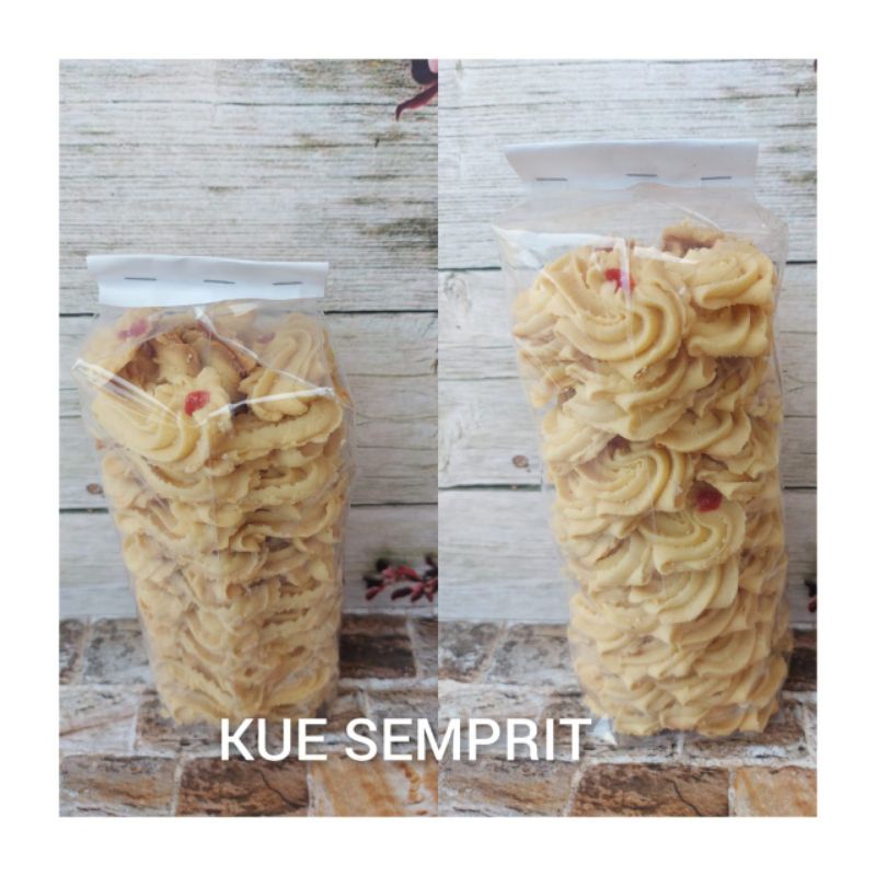 

KUE KHAS LEBARAN ( KUE KACANG, SEMPRIT & LIDAH KUCING GLASUR )