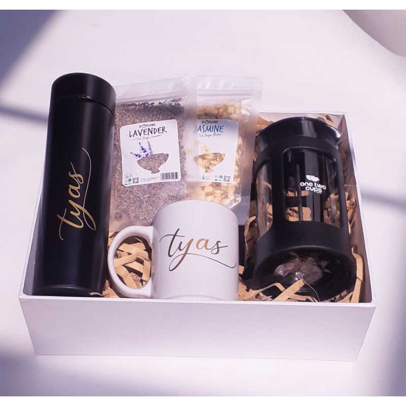 

Hampers Box Exclusive Kopi Set Mug French Press Gift Hadiah Kado Kantor Perusahaan Event Cinderamata Tanda Terimakasih Souvenir - WIWIPEDIA
