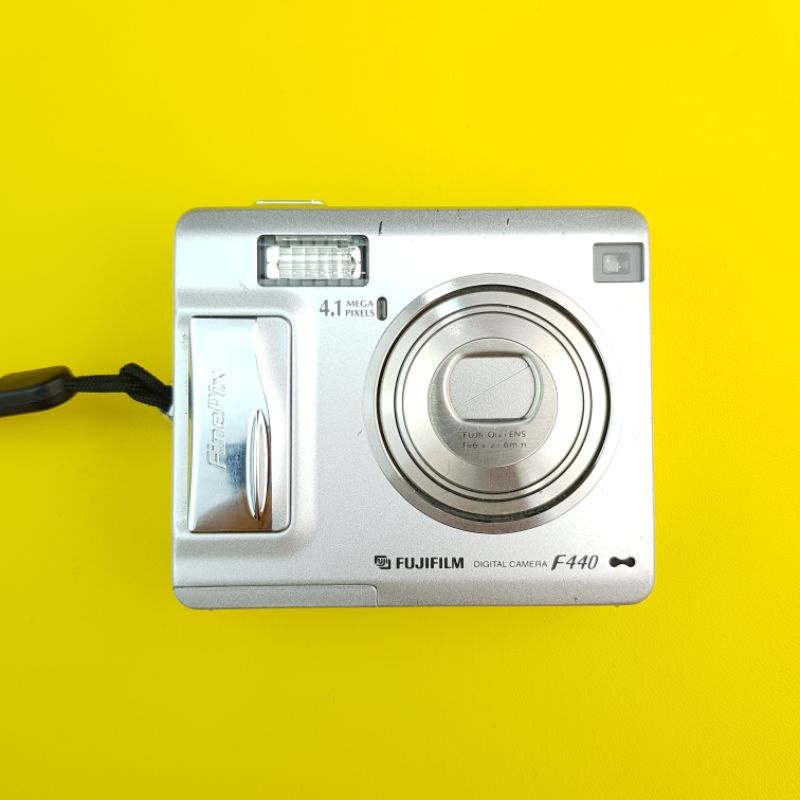 FUJIFILM FINEPIX F440 (digicam/camdig/digital pocket camera)