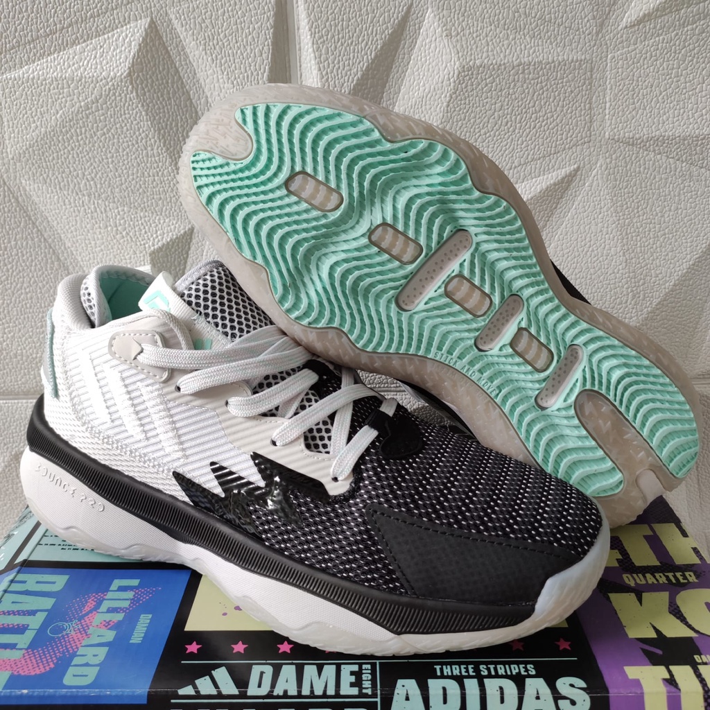 SEPATU BASKET DAME 8 LOW BLACK WHITE