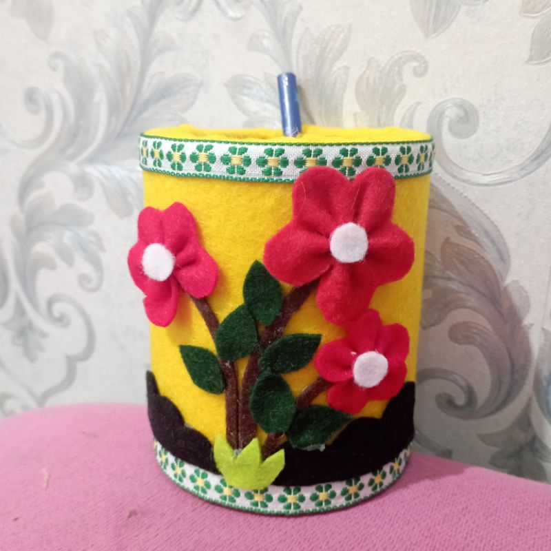 

Tempat pensil bunga dari bahan kain flanel / kado ultah murah / prakarya sekolah