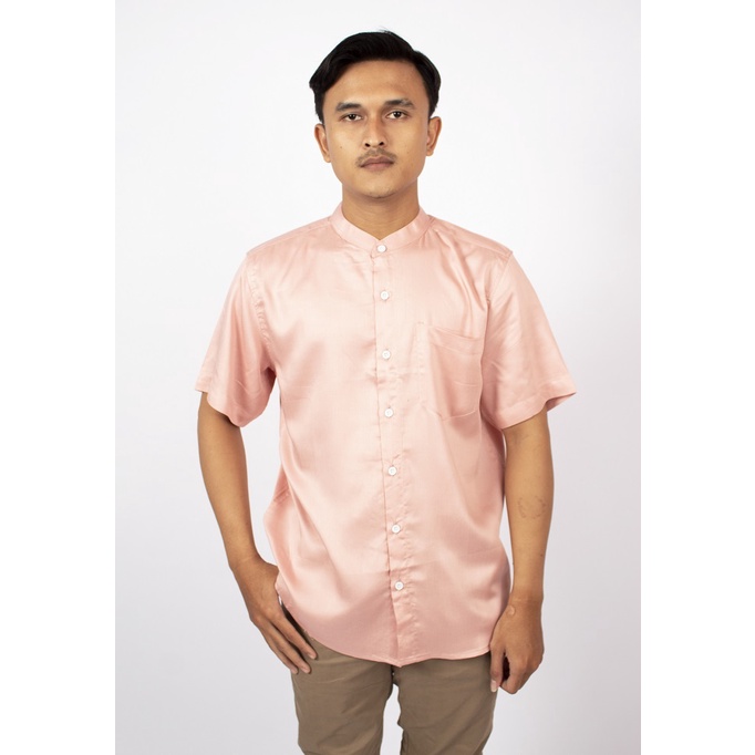 HIPNOP Kanva Blush Kemeja Polos Pria Lengan Pendek