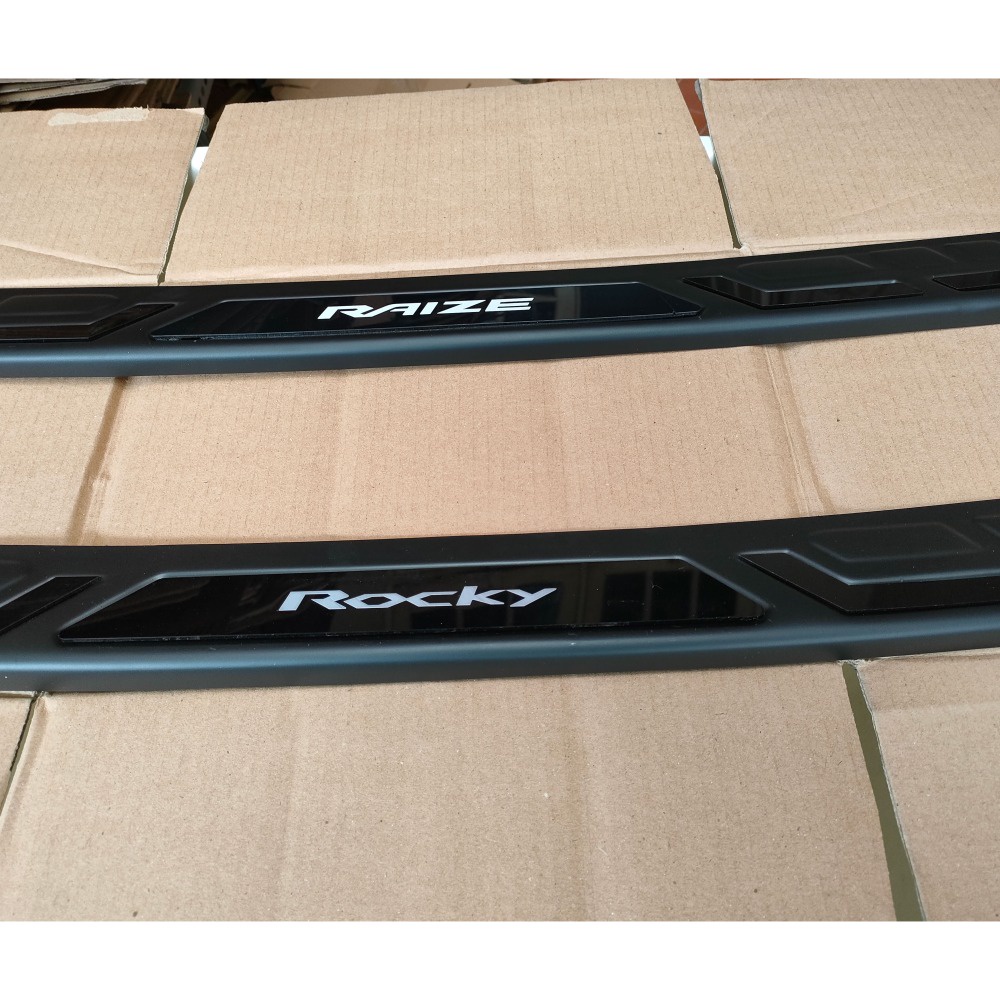 Sillplate Sill Plate Belakang Toyota Raize 2021 Hitam List Chrome Rocky