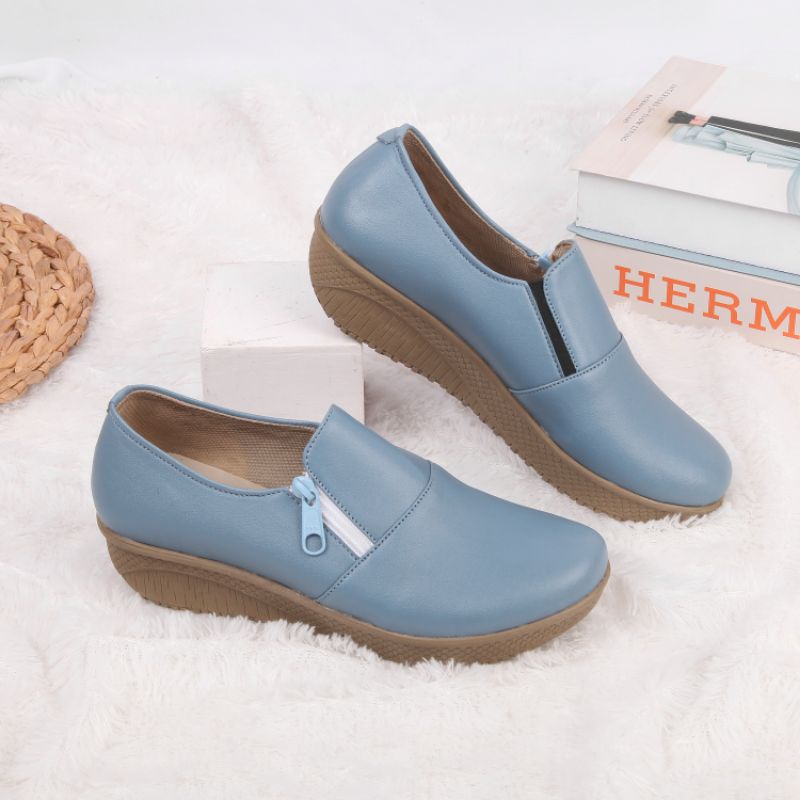 Sepatu Wanita Aqila Terbaru slip on Brand Chaeena' 010 Sepatu Kasual Resleting wanita Terlaris