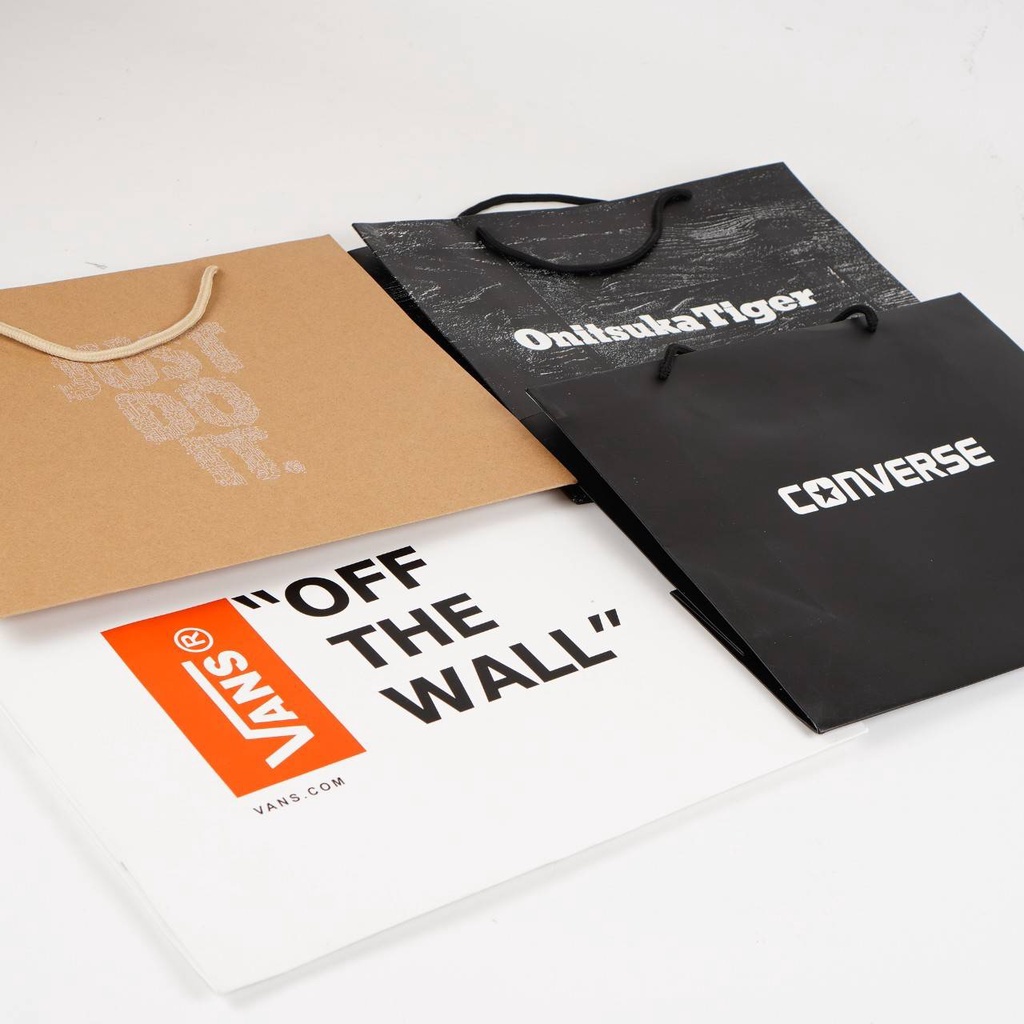 

Tas sepatu - Paper Bag Onitsuka, new balance , nike , vans , converse / Shopping Bag Sepatu