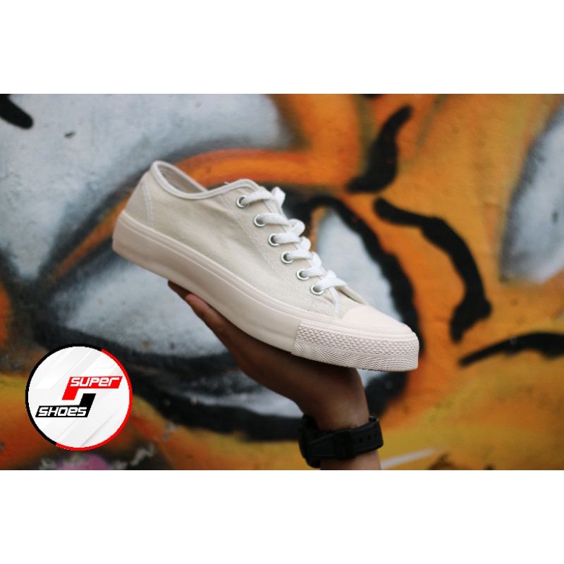 Sepatu Johnson Basic Low Cut Milky