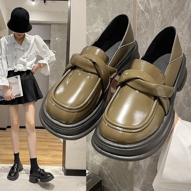 Sepatu Kerja Perempuan Cantik Hitam Glossy Sepatu Wanita Cantik Simple Docmart Casual Look Import SK-049