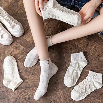 ⭐️𝐈𝐇𝐒 𝟕𝟕𝟓 𝐋𝐚𝐦𝐩𝐮𝐧𝐠⭐️Kaos Kaki Wanita Motif Lovely Cartoon Kaos Kaki Pendek Girls Socks Japanese Fashion