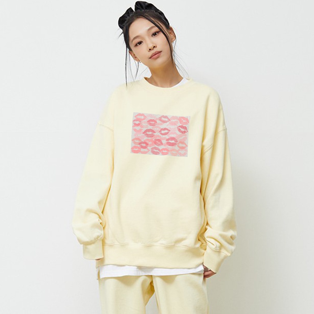 Sweater Oversize More Kiss Wanita Dan Pria Bahan Fleece Style Korean L - XL - XXL - XXXL