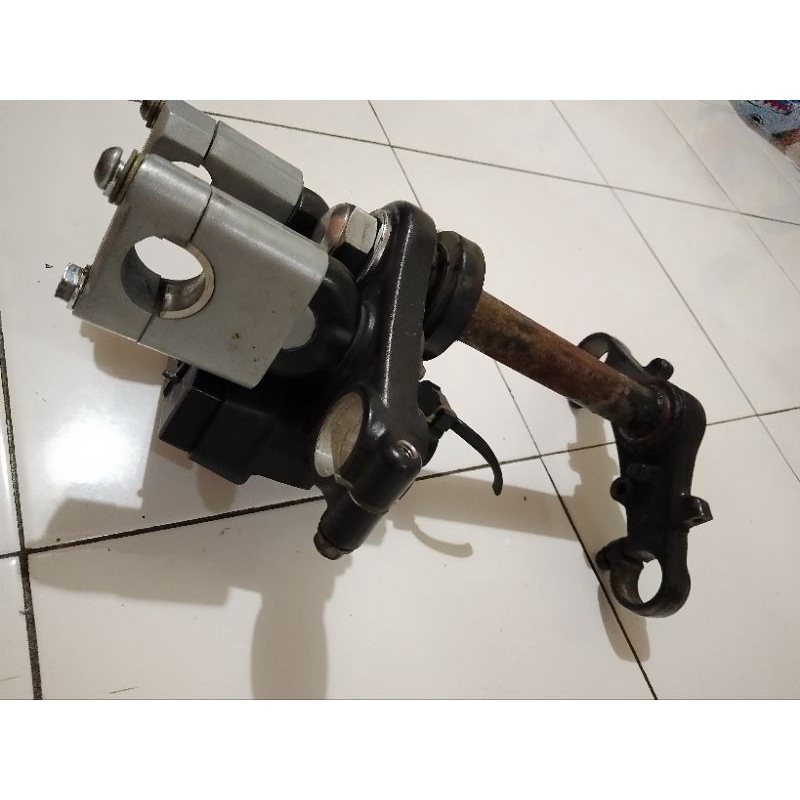 T segitiga megapro mono