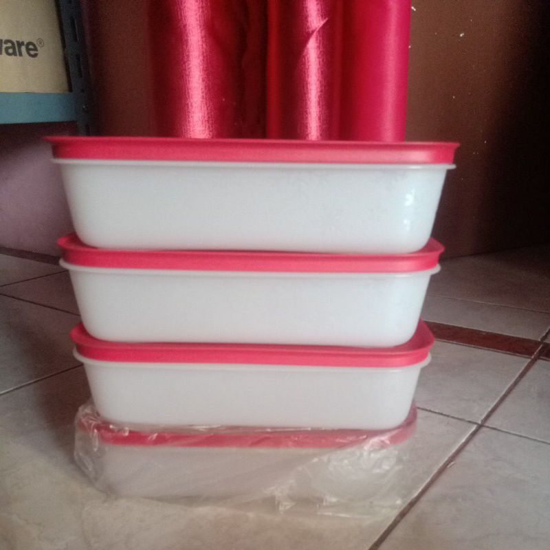 frozy cozy Tupperware