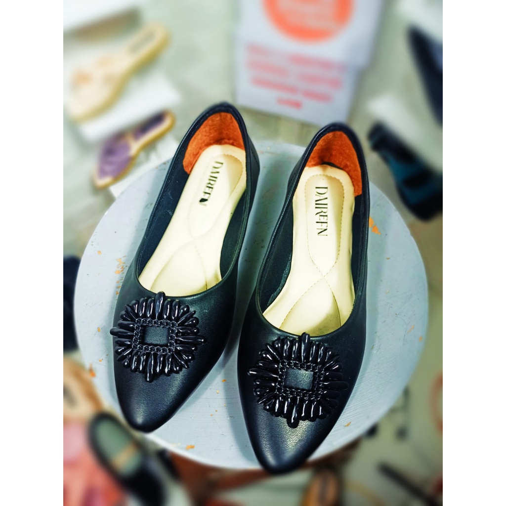 Dinda sepatu wanita slip on Gabrielas flatshoes model terbaru 2023 warna hitam, ukuran 37-42