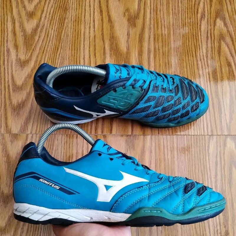 SEPATU FUTSAL SECOND MERK MIZUNO