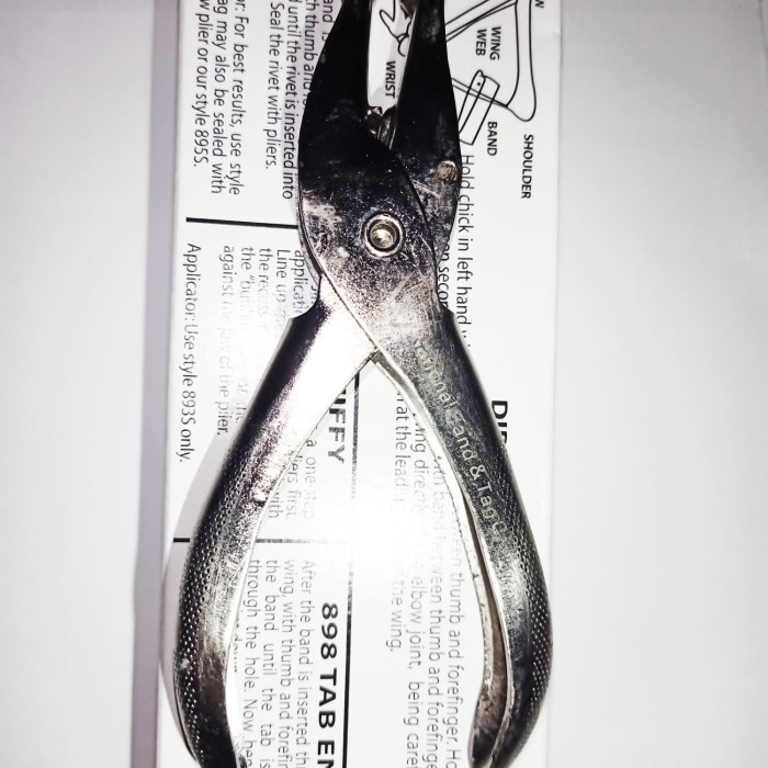 ] Aplicator wing band