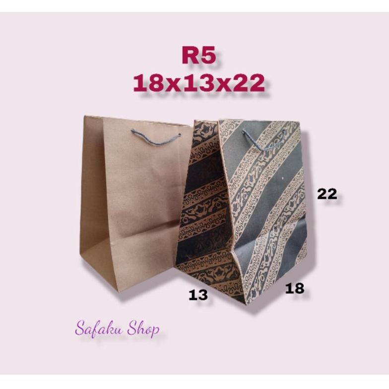 

[PRODUK-8KLEM50] Tas kertas paper bag paperbag hajatan, souvenir ukuran R5 18x13x22 ➼Harga Termurah