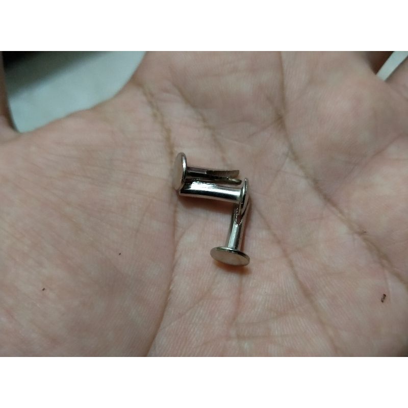 Paku Belah/Keling untuk pasang Tali Gesper Helm