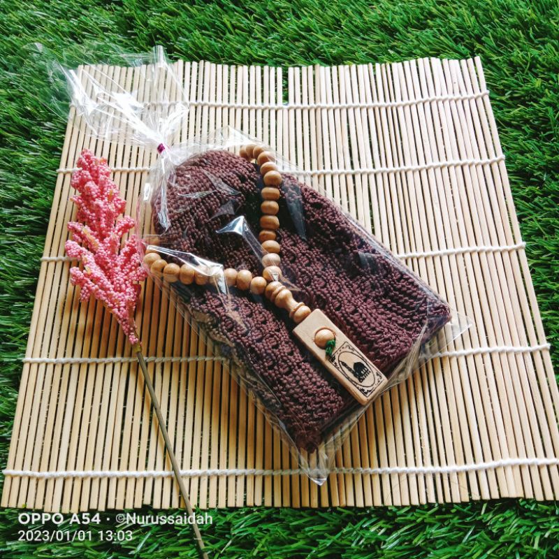 souvenirs hampers oleh oleh haji dan umroh peci rajut dan tasbih