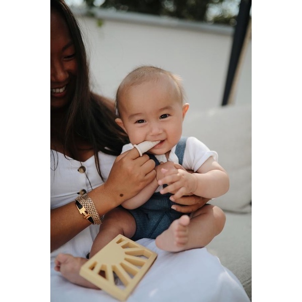 Mushie Finger Toothbrush / Sikat Gigi Lidah Bayi Silikon