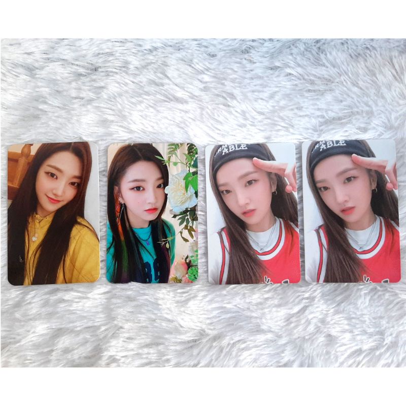 Photocard PC Weeekly Soeun Banana DMC SG Season Greetings 2020