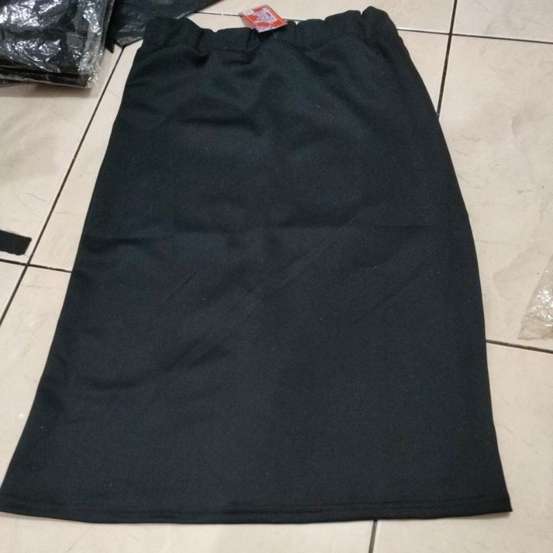 Rok Span Pendek Scuba Kantor Fit To L Dengan Dan Tanpa Belahan