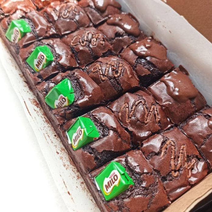 

Limited | JKH|Brownies Panggang Sekat Fudgy Dark Cokelat Khara Rasa (Isi 18 potong)